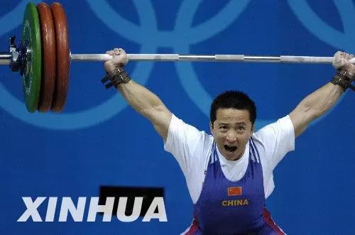 举重运动员男子第一位冠军_男子举重队员_男子举重冠军视频