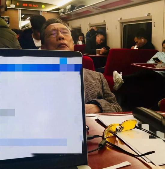 篮球如何勾手教学视频_篮球技巧打勾手教学视频_勾手打篮球技巧