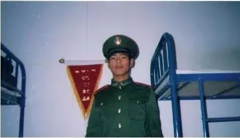 勾手打篮球技巧_篮球技巧打勾手怎么练_篮球勾手怎么打