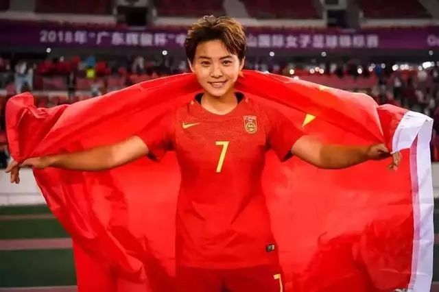 广州游泳女运动员冠军是谁_广州游泳冠军是谁_广州游泳名将