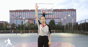篮球犯规手势_篮球规则讲解犯规手势2加1_篮球赛犯规手势
