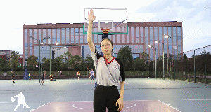 篮球犯规手势_篮球规则讲解犯规手势2加1_篮球赛犯规手势