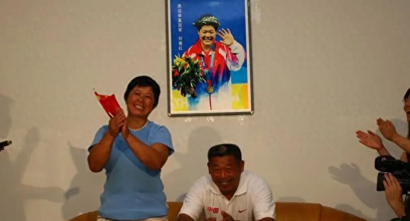 退役国外举重冠军训练多久_国外退役举重冠军训练_退役国外举重冠军训练视频
