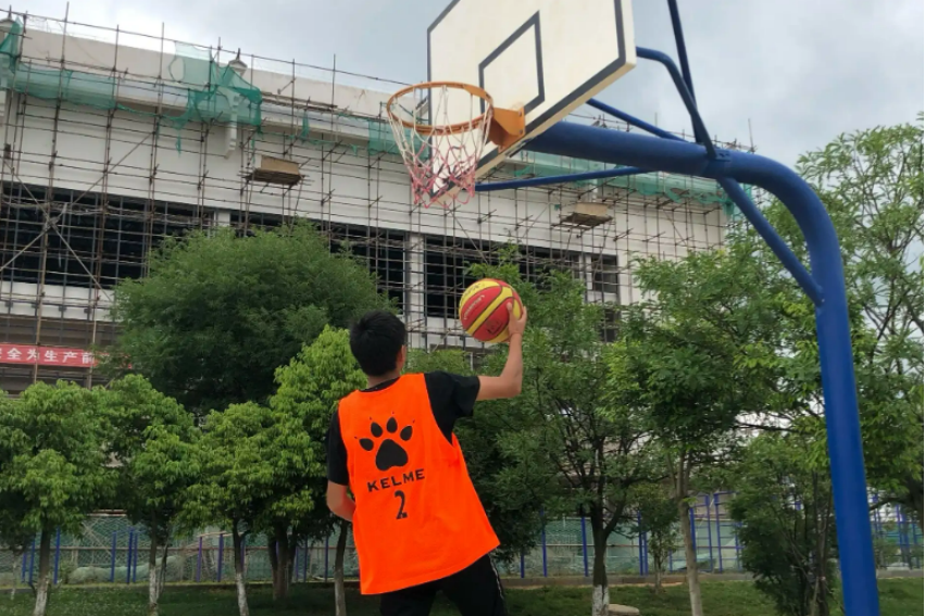 篮球规则上篮训练法有哪些_篮球上篮训练法有哪些规则_篮球规则上篮训练法有多少种